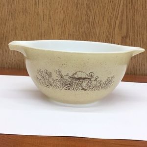 Vintage Pyrex Forest Fancies Mushroom 1980’s bowl